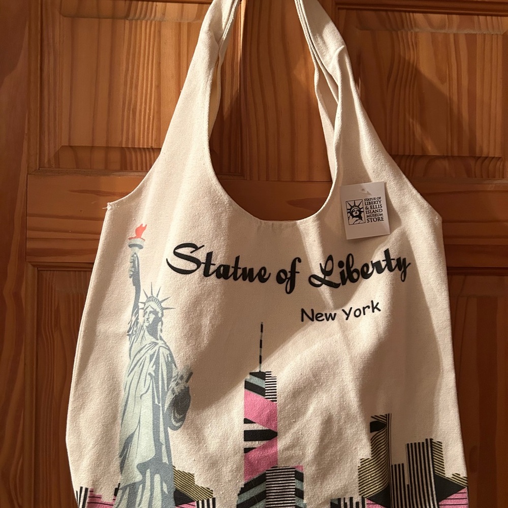 Cream Tote Bag with New York City Graphic Print